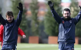 Seçil Erzan davasında Arda Turan ve Emre Belözoğlu’na son kez süre verildi, aksi takdirde zorla getirilecekler