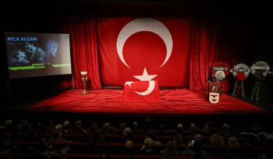 Tiyatro Sanatçısı Ayla Algan İçin Tören Düzenlendi