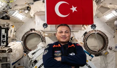 Uzaydan dünyaya dönüş rotası nasıl olacak? Türkiye’nin ilk astronotu Alper Gezeravcı canlı yayında anlattı