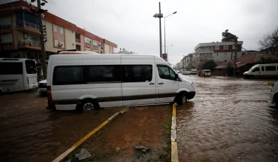 Antalya’da Şiddetli Yağış Nedeniyle Eğitime Ara Verildi