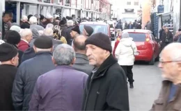 Et ve Süt Kurumu önünde ucuz et kuyrukları uzuyor