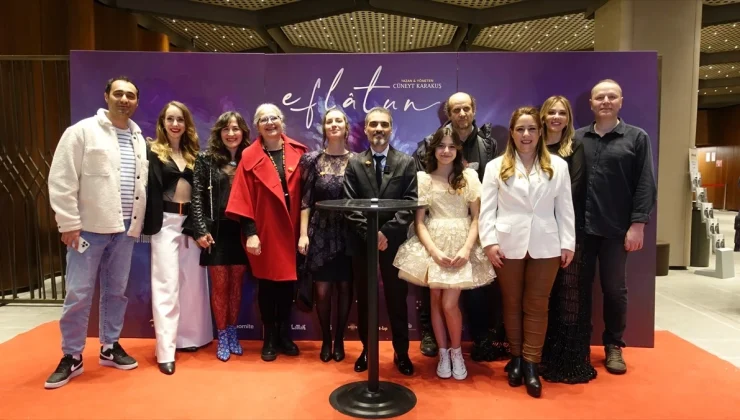 Kerem Bürsin ve İrem Helvacıoğlu’nun başrolünde olduğu ‘Eflatun’ filminin galası yapıldı