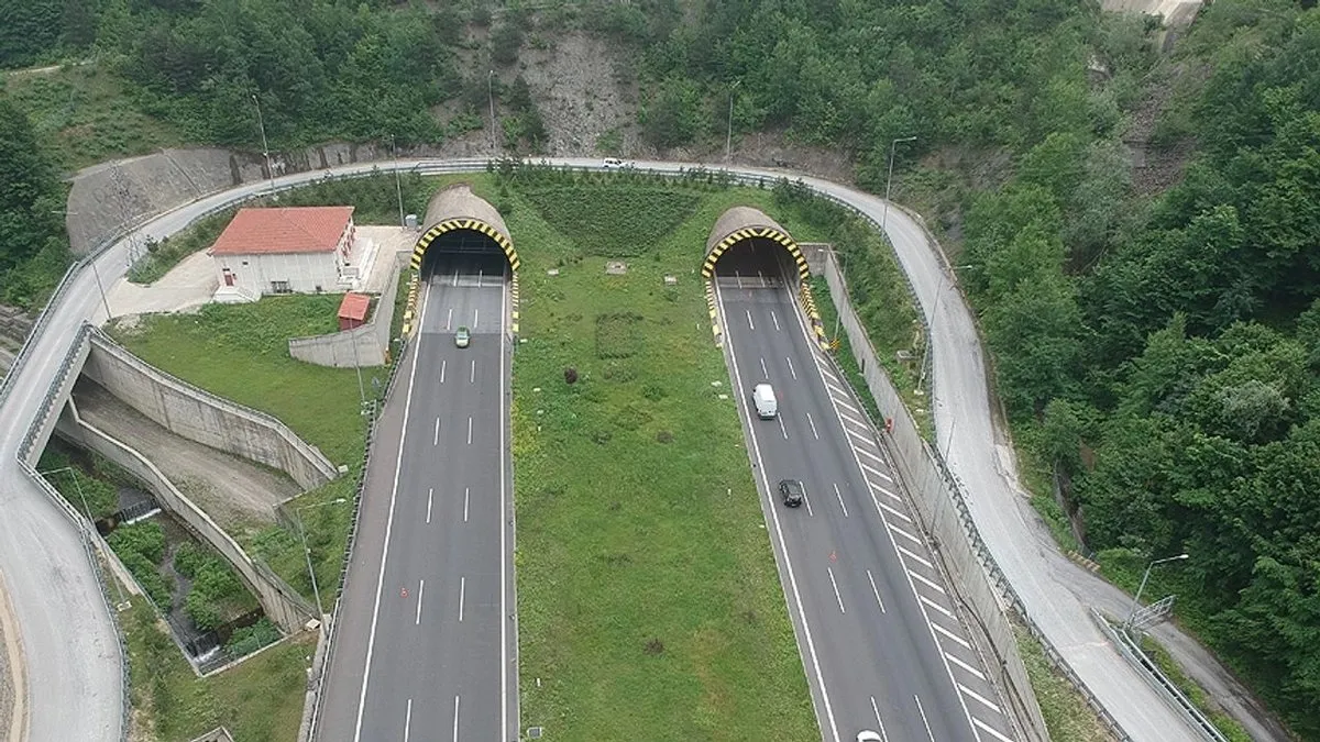 Bolu Dağı Tüneli İstanbul yönü 38 gün sonra ulaşıma açıldı