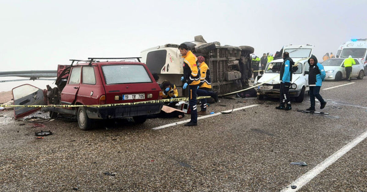 Aşırı sis zincirleme kazaya neden oldu! Can kayıpları ve yaralılar var!