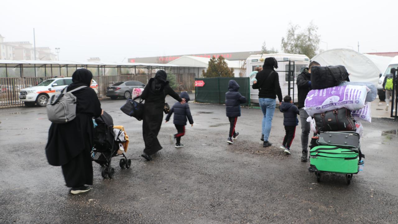 BM: Esed rejiminin devrilmesinin ardından 270 bin Suriyeli mülteci ülkesine döndü