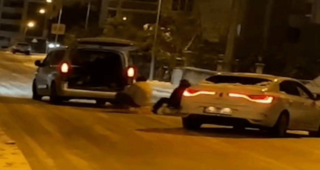 Felakete ‘gel’ dediler: Çocukların tehlikeli eğlencesi kamerada