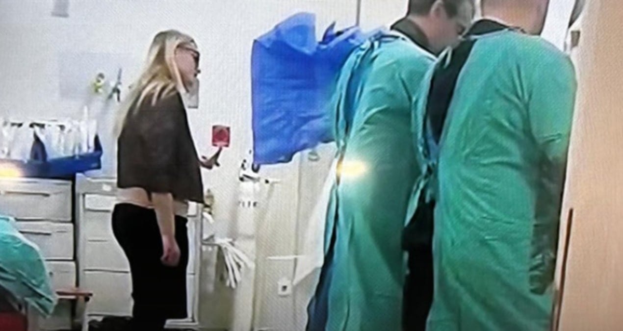 Kadın, bu giysiyle ameliyathaneye nasıl girdi?